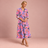 Figurschmeichelndes Sommerkleid mit Print