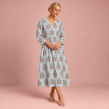 Figurschmeichelndes Sommerkleid mit Print
