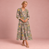 Figurschmeichelndes Sommerkleid mit Print
