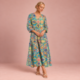 Figurschmeichelndes Sommerkleid mit Print