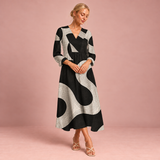 Figurschmeichelndes Sommerkleid mit Print