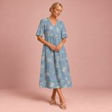 Figurschmeichelndes Sommerkleid mit Print