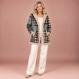 Nova – Monochrome Retro-Fleecejacke mit Punktmuster