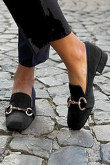 SCHWARZE LOAFERS MIT GOLDENEM BIT