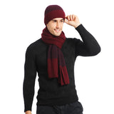 Strickset mit Wollmütze, Handschuhen und Schal