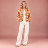 Herbst-Strickjacke mit Ahornblatt-Kunstdruck und Knöpfen