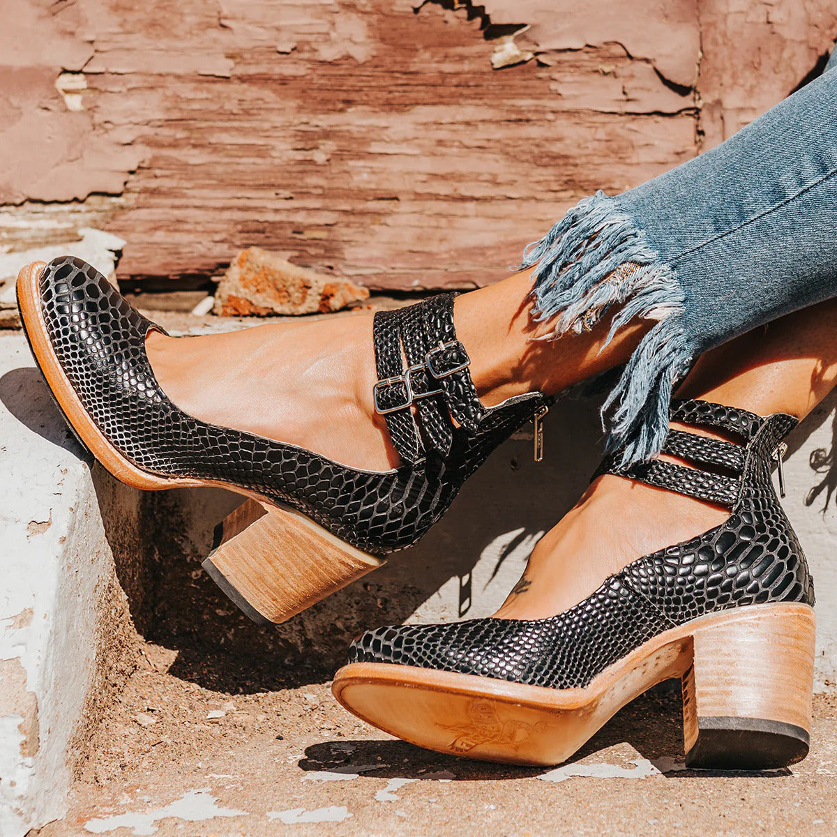 CAMILLE | Pumps mit Riemen — bequemer Blockabsatz