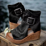 Ariana™ - Auffällige Keil-Sandalen