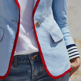 Gestreifter Damen-Blazer mit langen Ärmeln, Taschen und Knöpfen