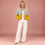 Gelbe gepunktete Strickjacke mit Print und Knöpfen