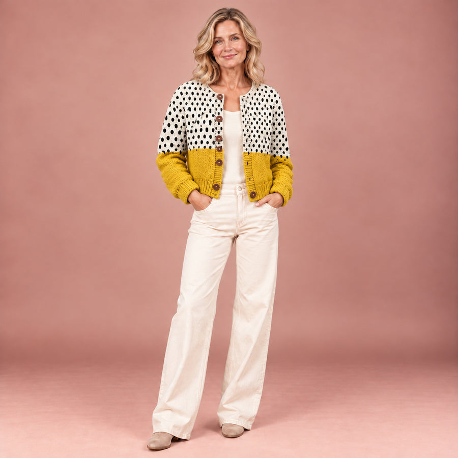 Gelbe gepunktete Strickjacke mit Print und Knöpfen