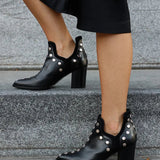 STIEFELETTE MIT Nieten UND BREITEM ABSATZ