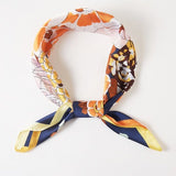 Quadratisches Tuch mit Blumenmuster