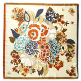 Quadratisches Tuch mit Blumenmuster