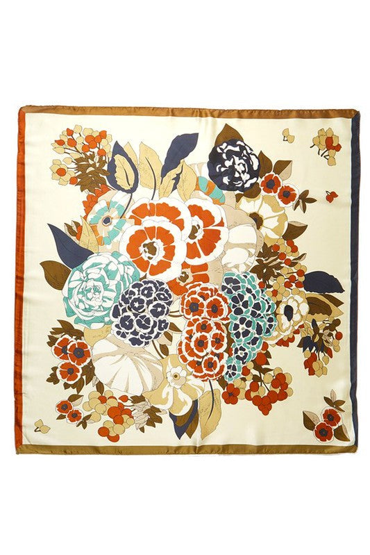Quadratisches Tuch mit Blumenmuster