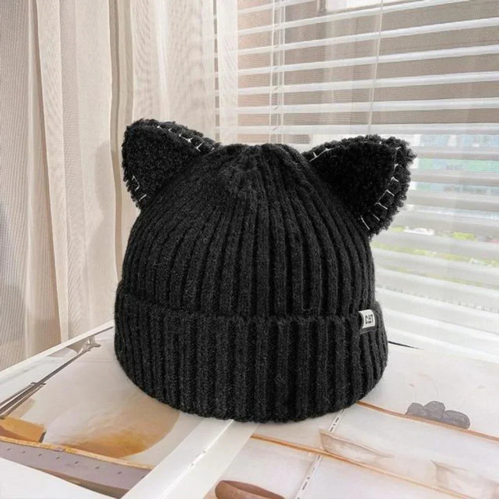 Gestrickte Wintermütze mit Katzenohren von PurrWarm