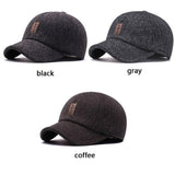 Klassische Wintermütze mit Ohrenschutz und Snapback-Design