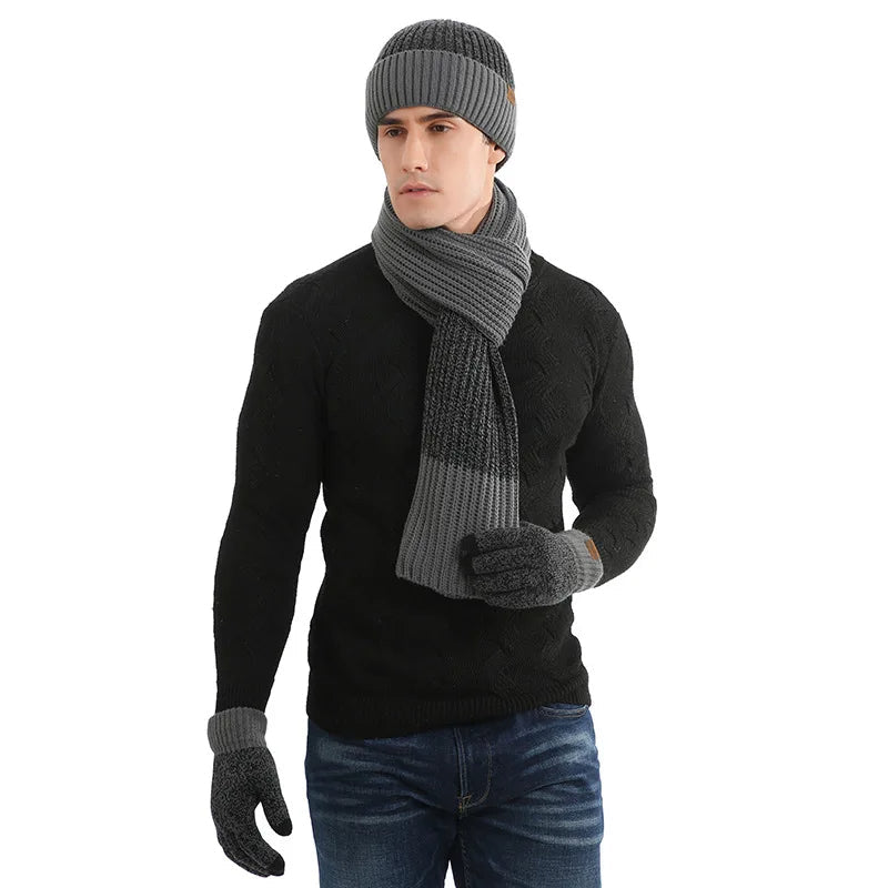 Strickset mit Wollmütze, Handschuhen und Schal