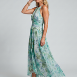 Portia | Plissiertes Halfter Kleid mit weichem Blumenmuster in Midi-Länge