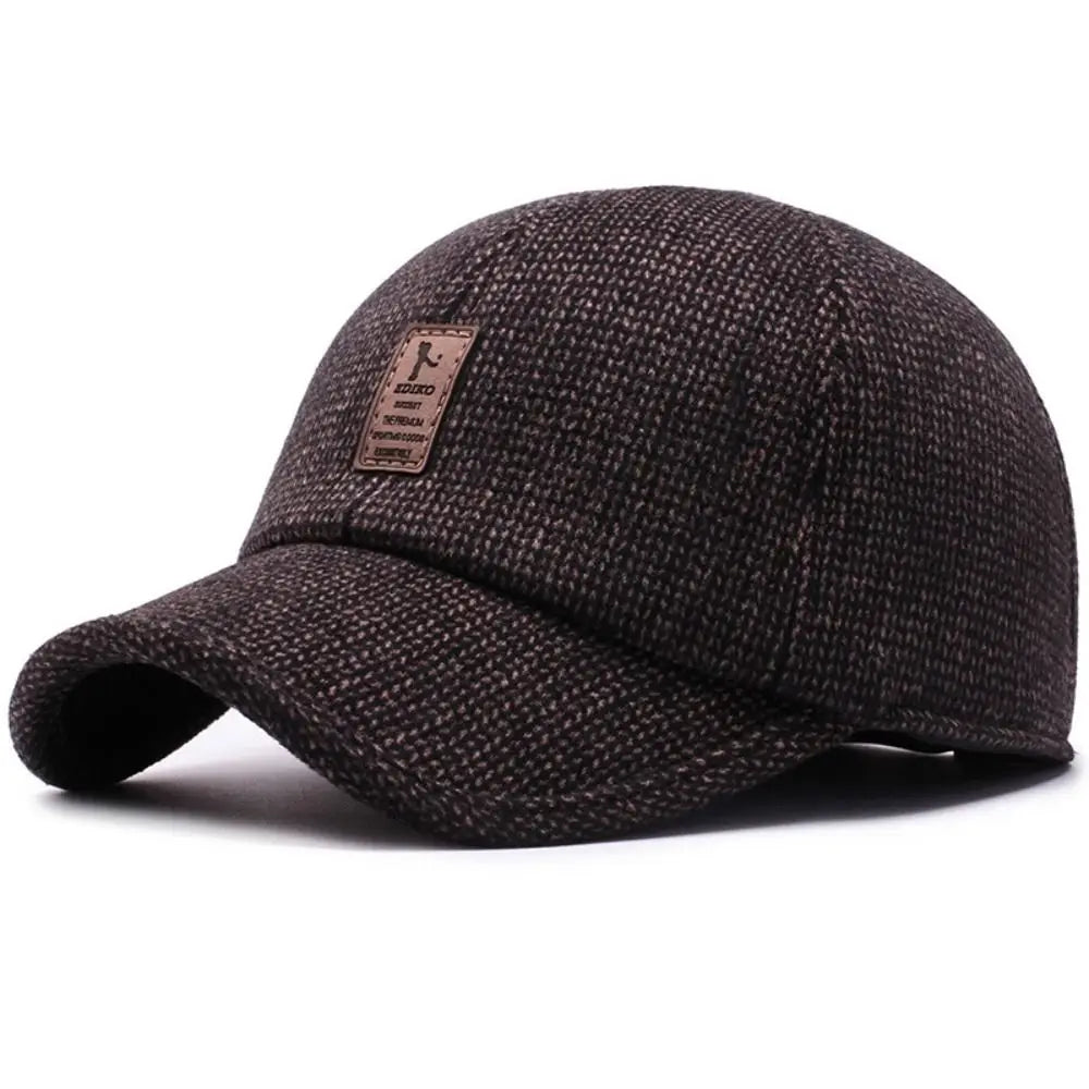 Klassische Wintermütze mit Ohrenschutz und Snapback-Design