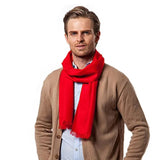 Roter Kaschmirschal mit weichem und warmem Material