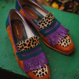 LOAFER MIT FRANSEN UND TIERDRUCK