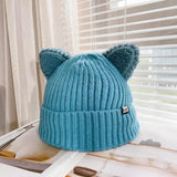 Gestrickte Wintermütze mit Katzenohren von PurrWarm