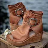 Ariana™ - Auffällige Keil-Sandalen