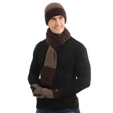 Strickset mit Wollmütze, Handschuhen und Schal