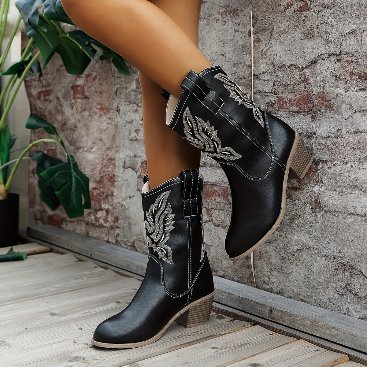 Damen Westernstiefel für breite Waden mit besticktem Schaft