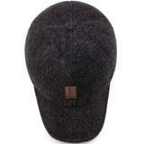 Klassische Wintermütze mit Ohrenschutz und Snapback-Design