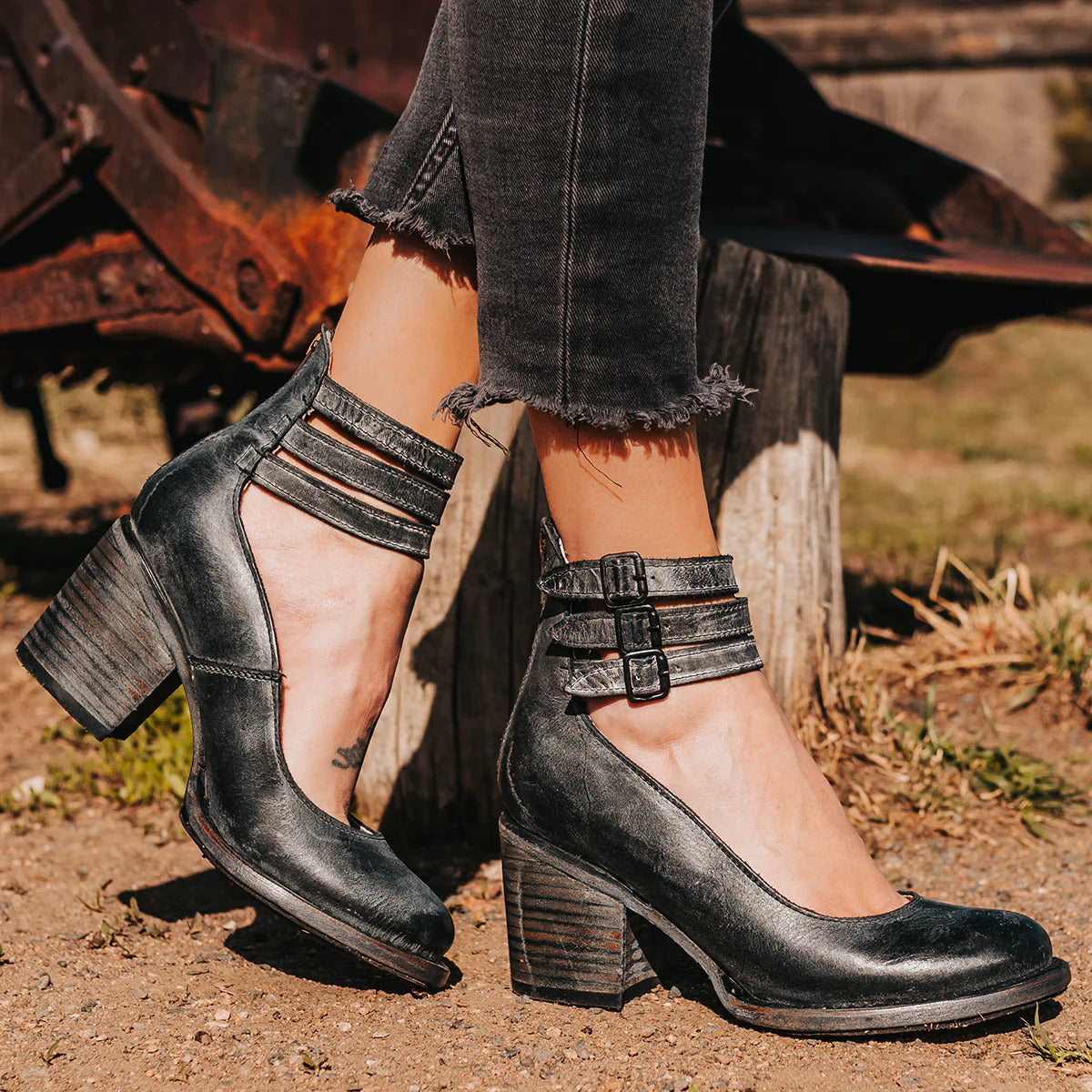 CAMILLE | Pumps mit Riemen — bequemer Blockabsatz