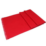 Roter Kaschmirschal mit weichem und warmem Material