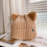 Gestrickte Wintermütze mit Katzenohren von PurrWarm