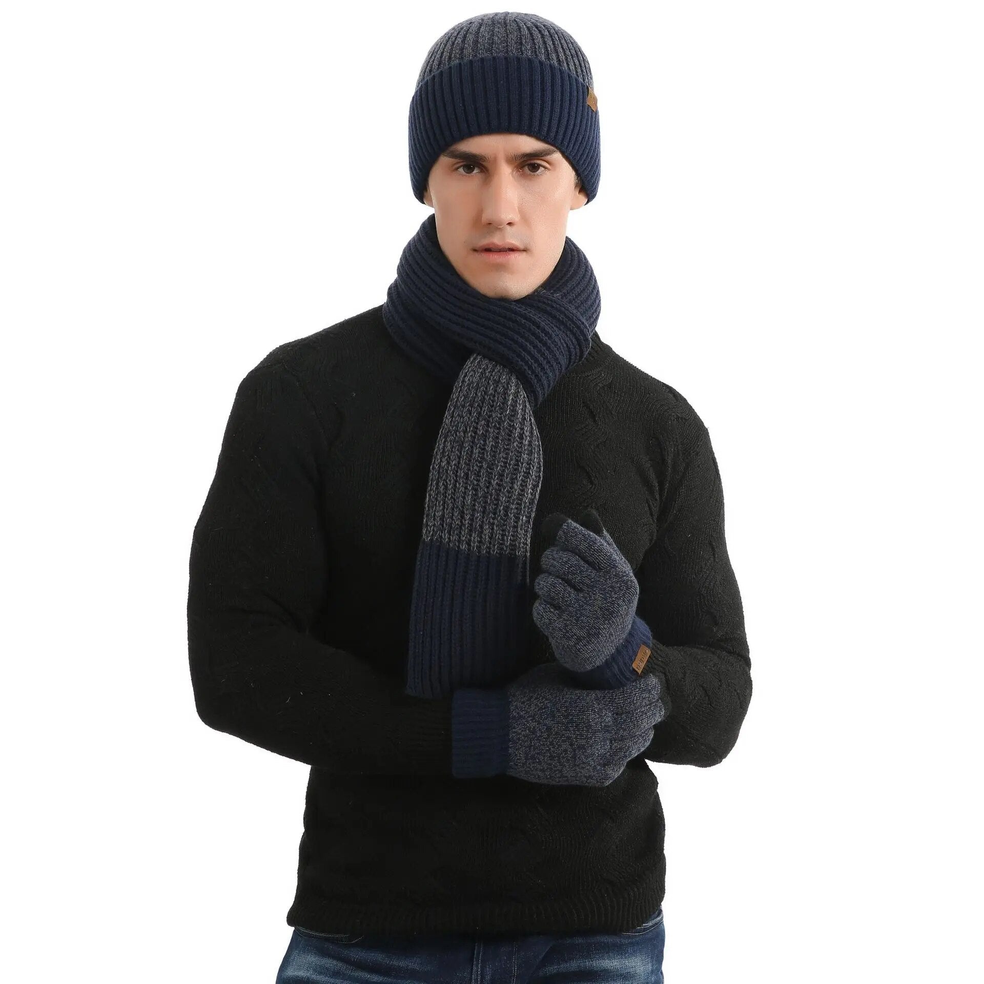 Strickset mit Wollmütze, Handschuhen und Schal