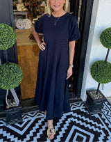 Elegantes Maxi-Kleid mit Puffärmeln und Rundhalsausschnitt