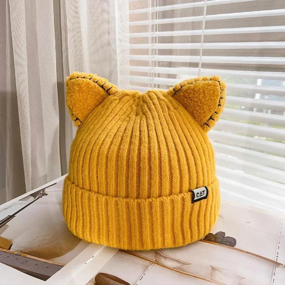 Gestrickte Wintermütze mit Katzenohren von PurrWarm