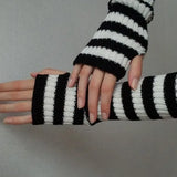 Lange fingerlose Strickhandschuhe (30 cm)