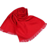 Roter Kaschmirschal mit weichem und warmem Material
