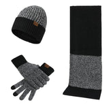 Strickset mit Wollmütze, Handschuhen und Schal