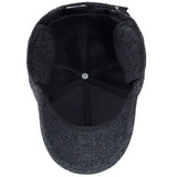 Klassische Wintermütze mit Ohrenschutz und Snapback-Design