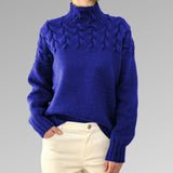 Eva - Damenpullover mit Zopfmuster-Detail
