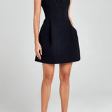 Cindy | Feminines Mini-Kleid mit Blumenapplikationen