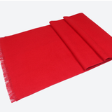 Roter Kaschmirschal mit weichem und warmem Material