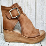 Ariana™ - Auffällige Keil-Sandalen