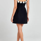 Cindy | Feminines Mini-Kleid mit Blumenapplikationen