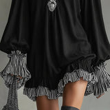 Faux-Suede-Minikleid mit schwarzen Streifen und Rüschendetails