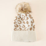 Damen Strickmütze mit Leopardenmuster und Kunstfell-Pompon