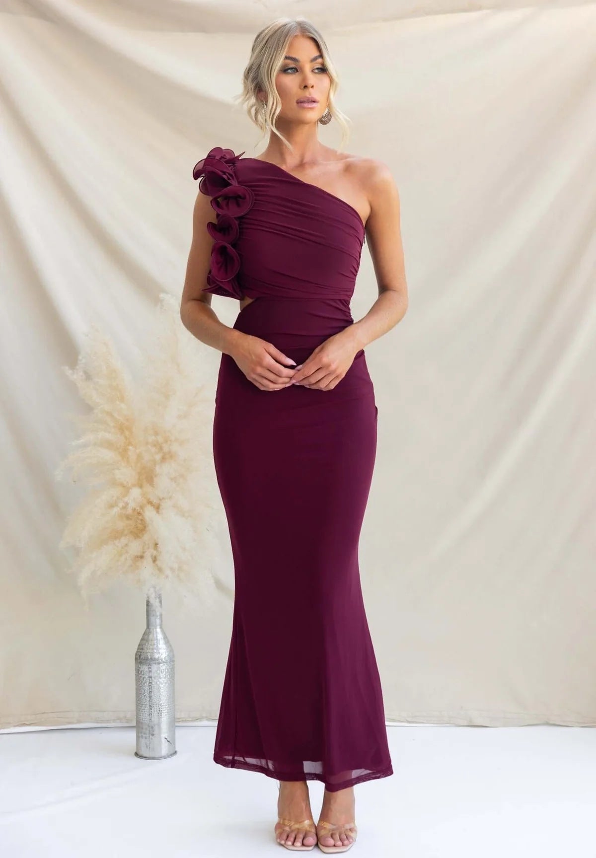 Damen Maxikleid mit einem Schulterträger und Rüsche