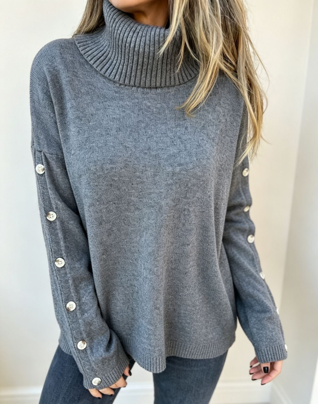 Mara | Damen Oversized Langarm-Turtleneck-Pullover mit Knöpfen